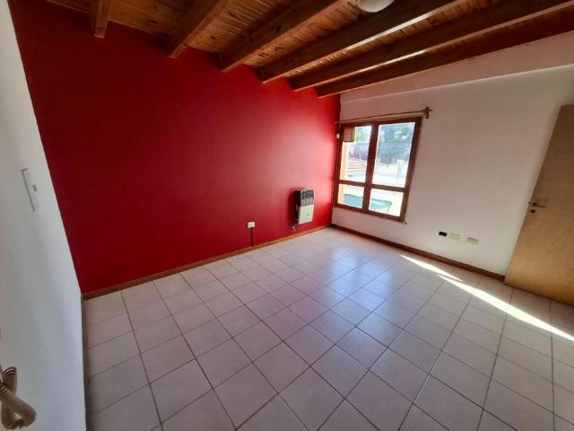 Se alquila departamento en lugar estratégico de Godoy Cruz