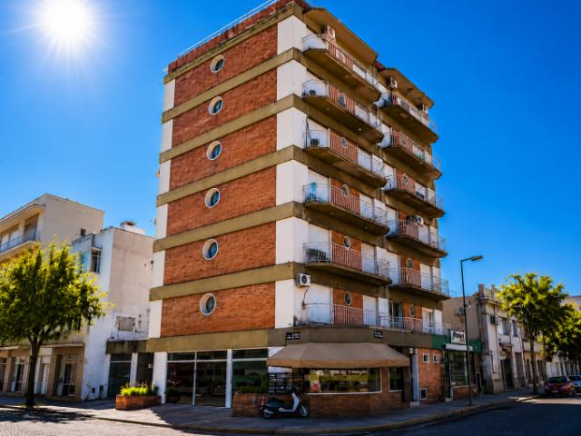 SE ALQUILA DEPARTAMENTO LAVALLE 96