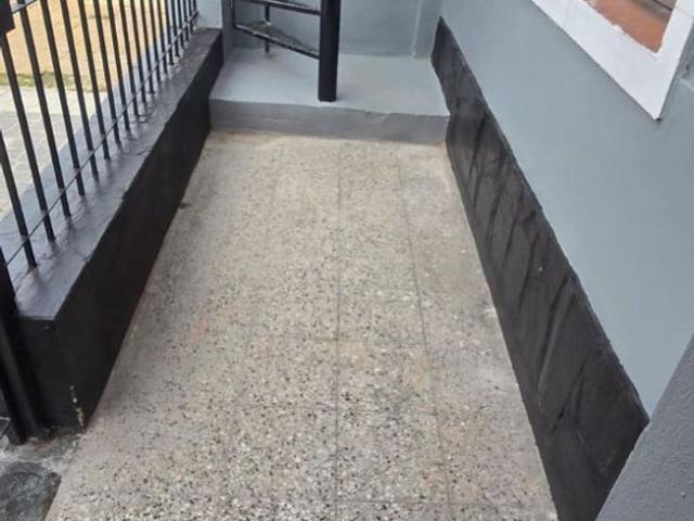 SE ALQUILA DPTO AL FRENTE 3 AMB. CON PATIO SIN EXPENSAS