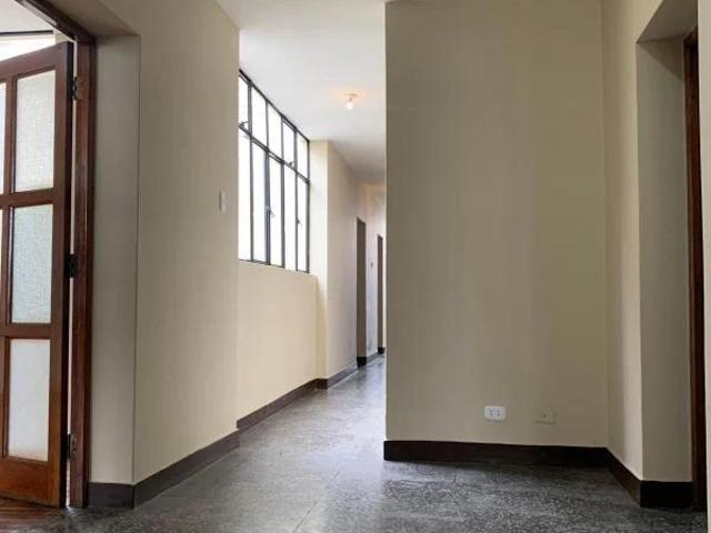 Se alquila excelente y amplio dpto. EN 2DO. Piso en pueblo libre
