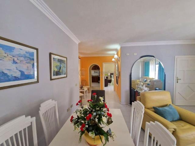 Se alquila en Los Olivos apartamento de 4 dormitorios