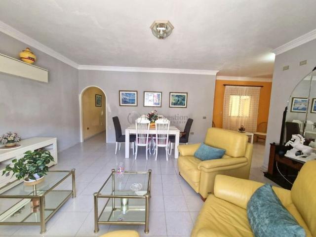 Se alquila en Los Olivos apartamento de 4 dormitorios