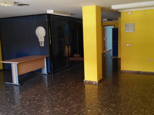 SE ALQUILA ENTREPLANTA ZONA MENENDEZ PIDAL