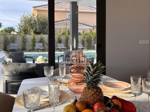 SE ALQUILA ESPECTACULAR VILLA CON PISCINA PRIVADA