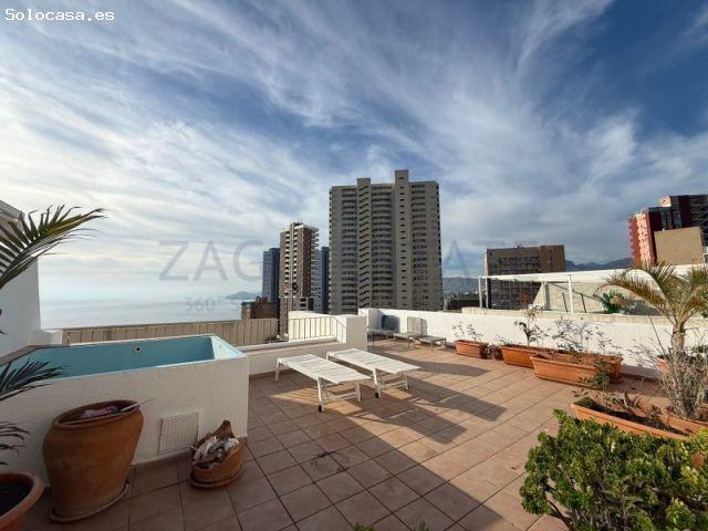 Se alquila espectacular dúplex de dos plantas situado en una de las zonas más