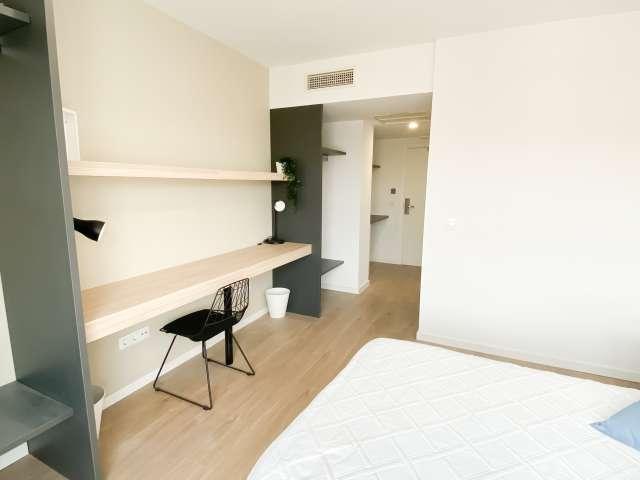 Se alquila estudio amueblado en Salamanca