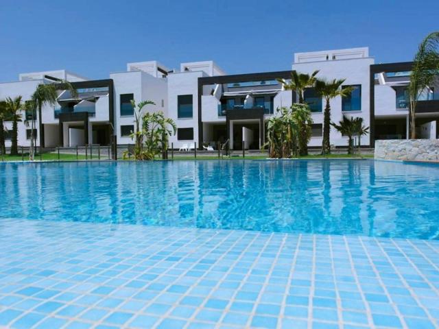 SE ALQUILA FANTASTICO APARTAMENTO DE 2 DORMITORIOS 2 BAÑOS PISCINA COMUNITARIA +PLAZA DE GARAJE EN OASIS BEACH IX EN TORREVIEJA PUNTA PRIMA