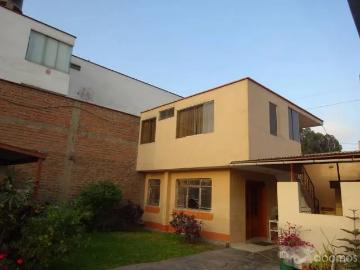 SE ALQUILA HABITACION C/ BAÑO COMPLETO – ESTUDIANTES E INDEPENDIENTES DAMAS