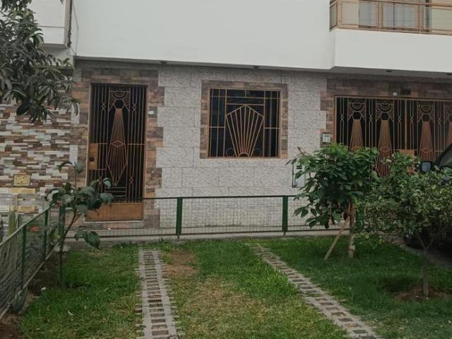SE ALQUILA HABITACIÓN / COMAS