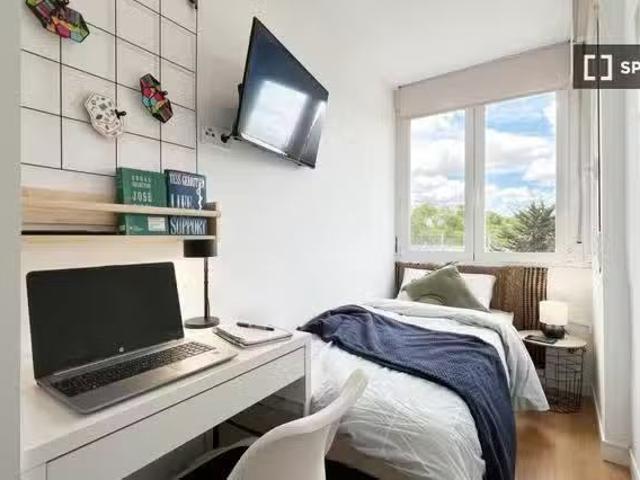 Se alquila habitación compartida en Campamento, Madrid