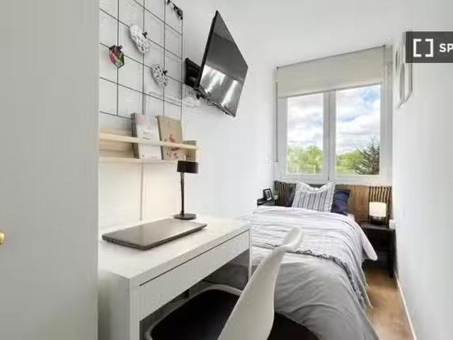 Se alquila habitación compartida en Campamento, Madrid