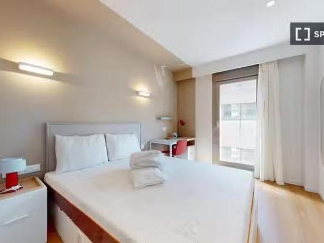 Se alquila habitación compartida en Cuatro Caminos, Madrid