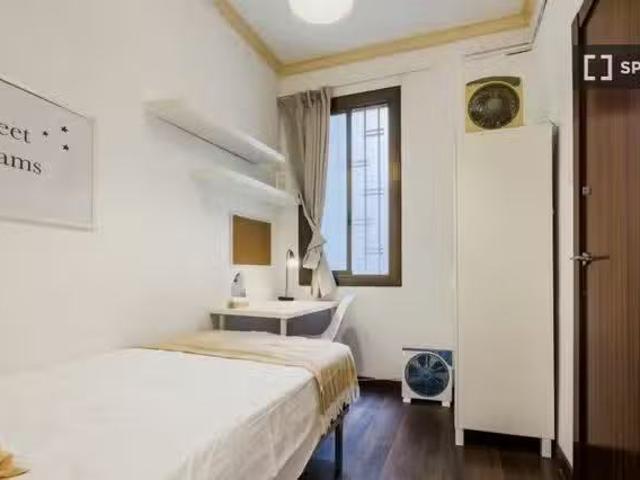 Se alquila habitación compartida en La Dreta de l'Eixample, Ba.