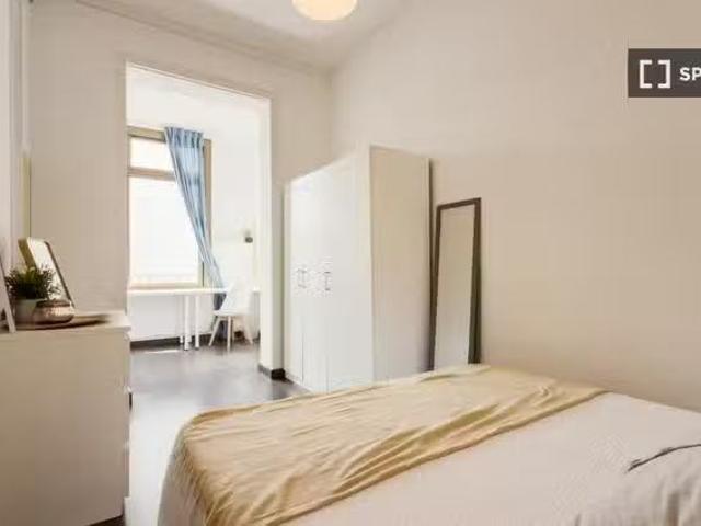 Se alquila habitación compartida en La Dreta de l'Eixample, Ba.