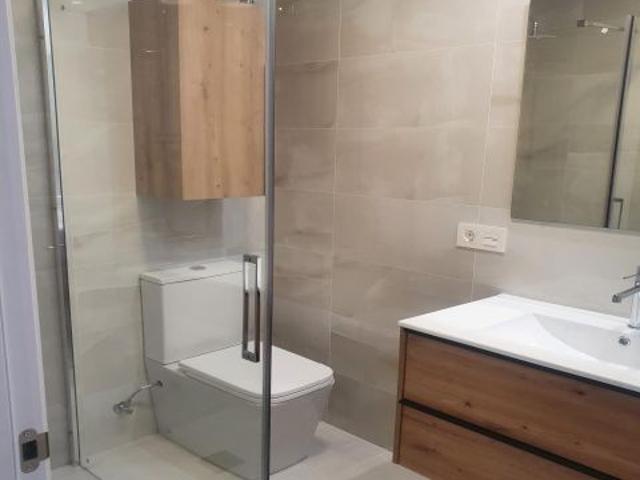 SE ALQUILA HABITACIÓN COMPLETAMENTE REFORMADA