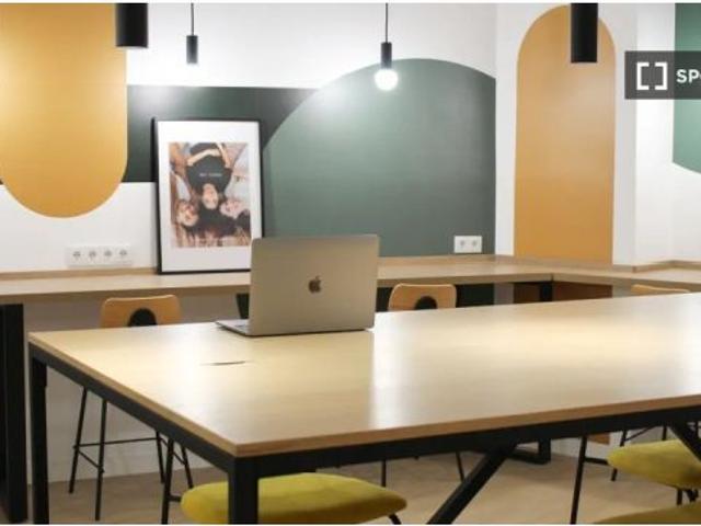 Se alquila habitación con balcón en Coliving en Carabanchel, Madrid