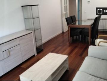Se alquila habitación con balcón en piso de 3 habitaciones en Leganés