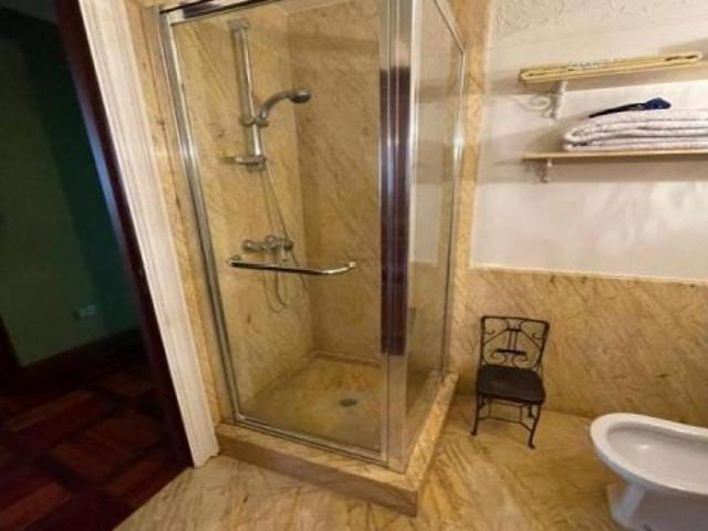 SE ALQUILA HABITACION CON BAÑO AL LADO PARQUE DE SAN LAZARO