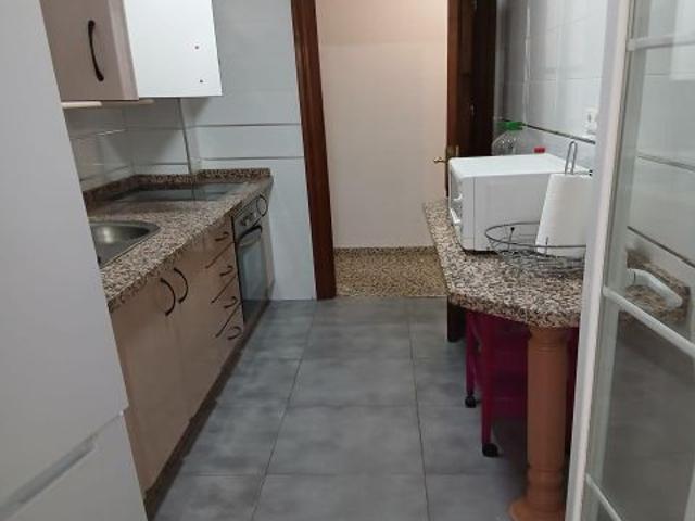 ? ¡SE ALQUILA HABITACIÓN CERCA DE PLAZA DE TOROS!