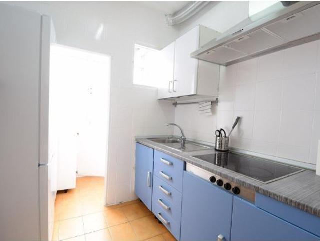 SE ALQUILA HABITACIÓN A CHICA TRABAJADORA