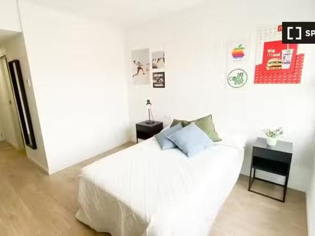 Se alquila habitación amueblada en Salamanca