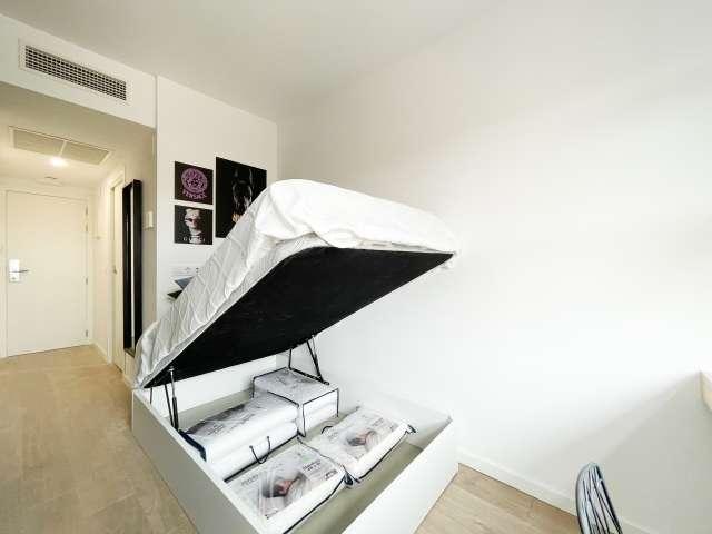 Se alquila habitación amueblada en Salamanca