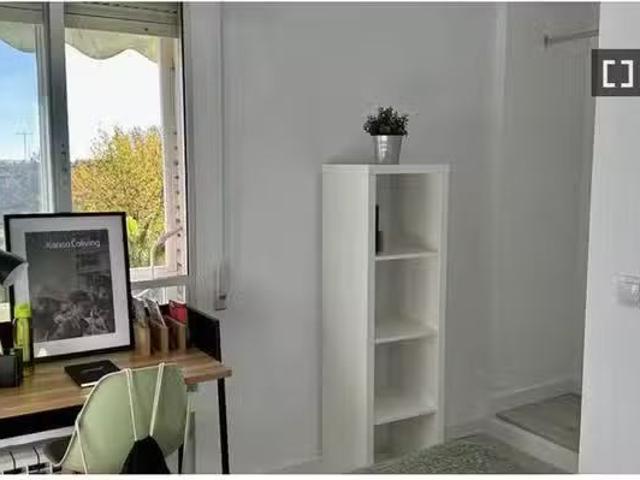 Se alquila habitación en coliving de 10 habitaciones en Getafe.