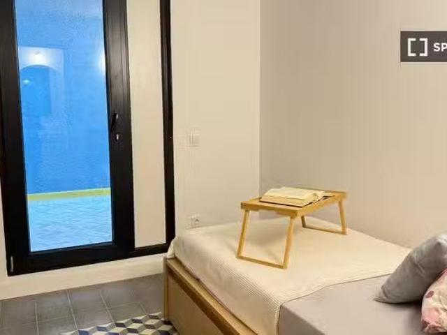 Se alquila habitación en coliving de 20 habitaciones en Madrid