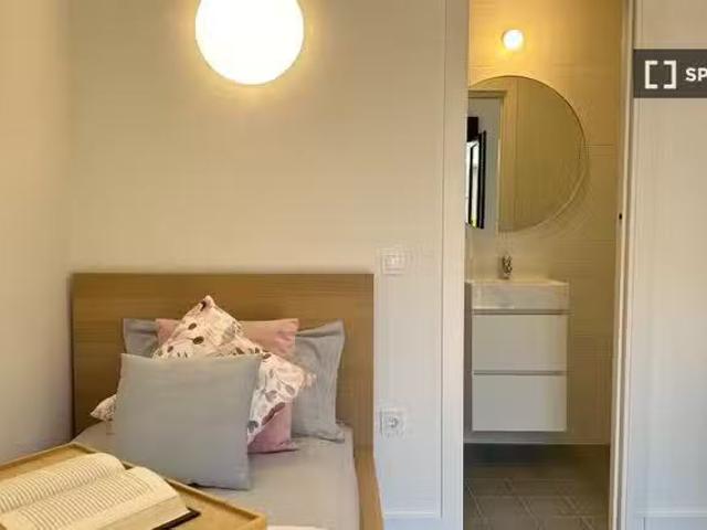 Se alquila habitación en coliving de 20 habitaciones en Madrid