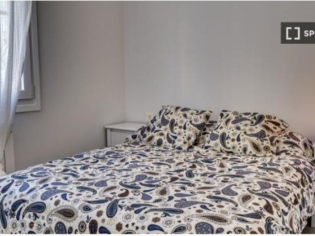 Se alquila habitación en casa de 4 dormitorios en Zaragoza