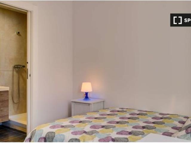 Se alquila habitación en casa de 4 dormitorios en Zaragoza