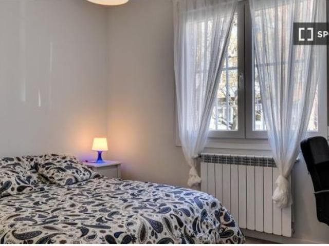 Se alquila habitación en casa de 4 dormitorios en Zaragoza