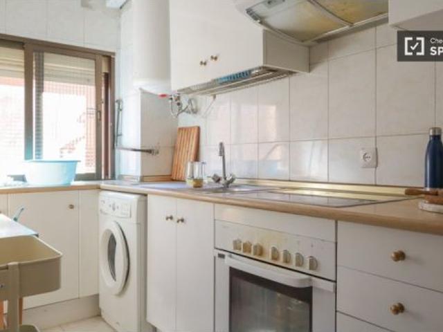 Se alquila habitación en Ambroz, Madrid Sólo Estudiantes