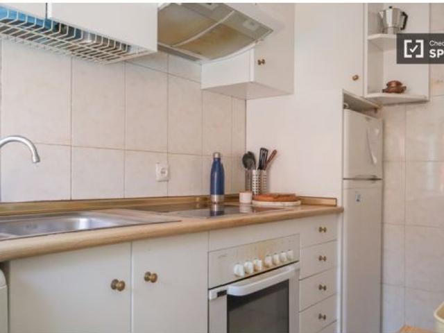 Se alquila habitación en Ambroz, Madrid Sólo Estudiantes