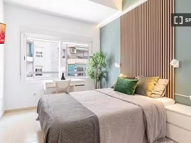 Se alquila habitación en Alicante, piso de 4 habitaciones