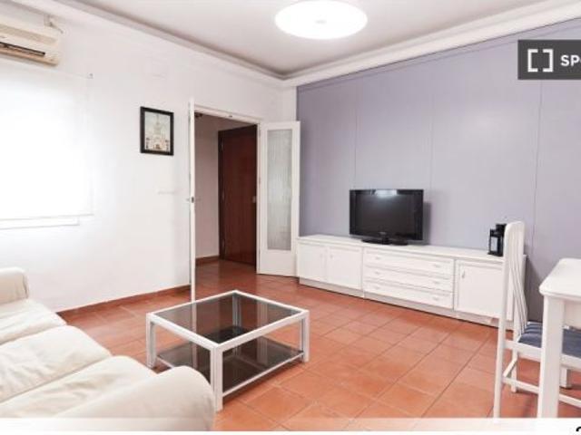 Se alquila habitación en apartamento compartido de 3 habitaciones en Bami