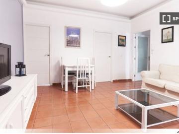 Se alquila habitación en apartamento compartido de 3 habitaciones en Bami