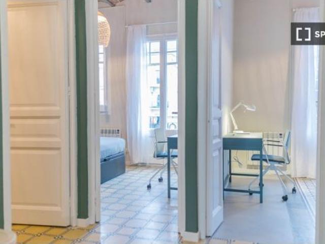 Se alquila habitación en apartamento de 3 dormitorios en Barcelona