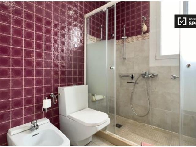 Se alquila habitación en apartamento de 3 dormitorios en Barcelona