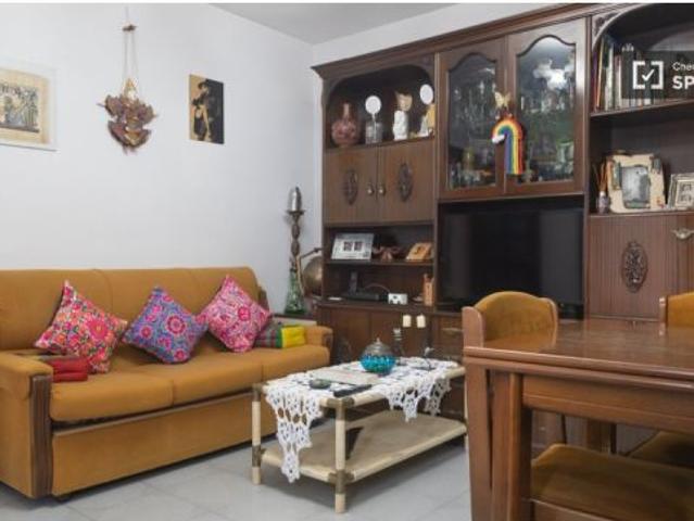 Se alquila habitación en apartamento de 3 dormitorios en Carabanchel