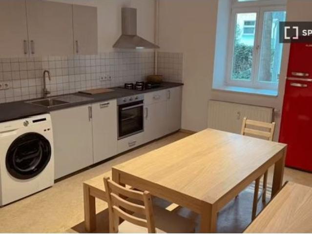 Se alquila habitación en apartamento de 3 dormitorios en Simplonstraße