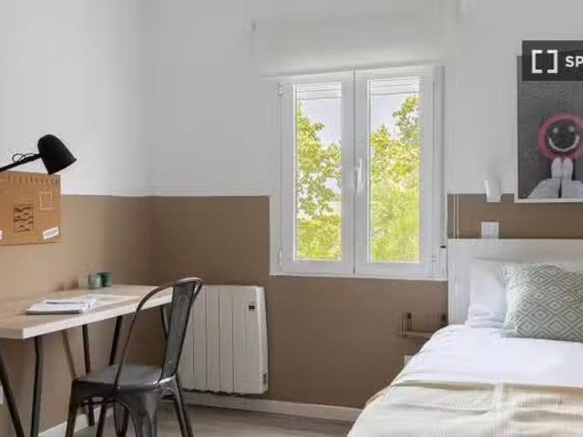 Se alquila habitación en apartamento de 2 dormitorios en Getaf.