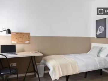 Se alquila habitación en apartamento de 2 dormitorios en Getaf.