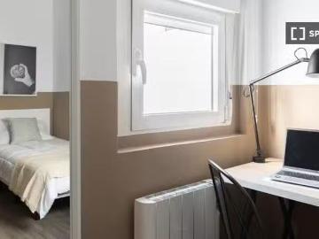 Se alquila habitación en apartamento de 2 dormitorios en Getaf.