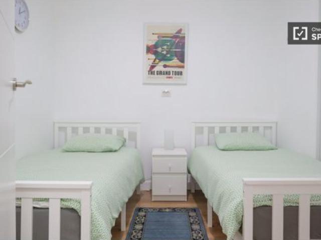 Se alquila habitación en apartamento de 2 dormitorios en Lavapiés