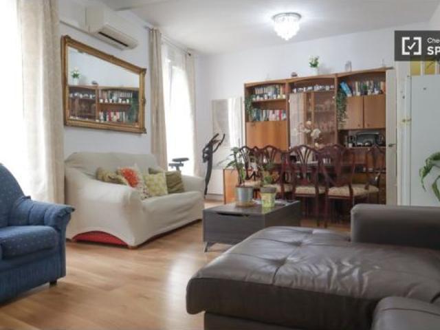 Se alquila habitación en apartamento de 2 dormitorios en Lavapiés