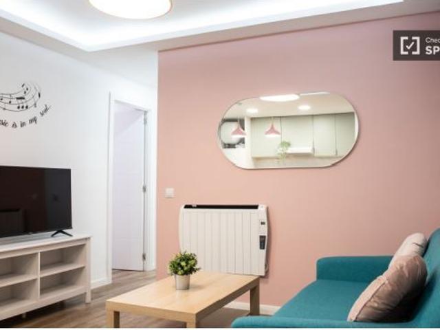 Se alquila habitación en apartamento de 4 dormitorios en Getafe