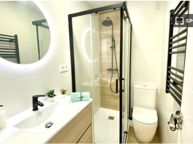 Se alquila habitación en apartamento de 4 dormitorios en Getafe