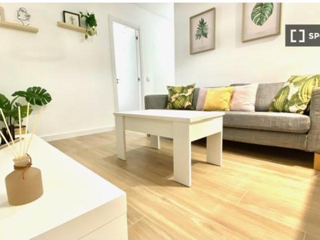 Se alquila habitación en apartamento de 4 dormitorios en Getafe