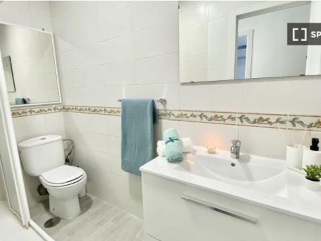 Se alquila habitación en apartamento de 4 dormitorios en Getafe, Madrid